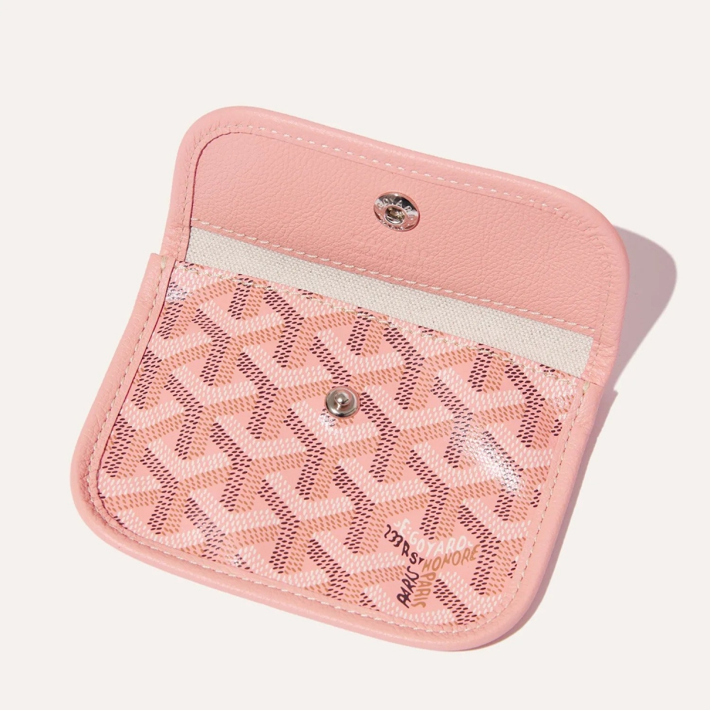 內部配有小收納袋。