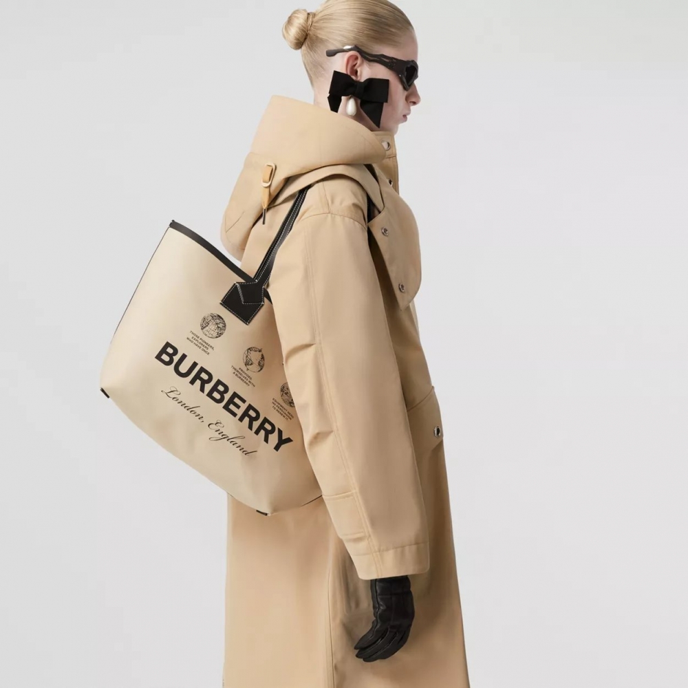 眾多品牌都紛紛推出新款Tote手袋,讓你出門不再需要做取捨。