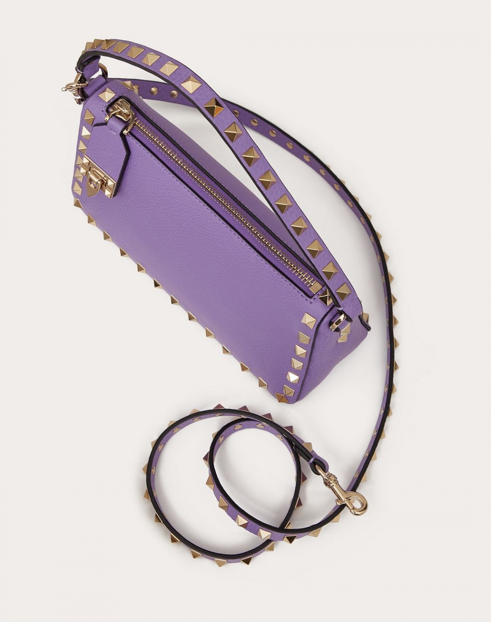 採用鉑金飾面鉚釘和五金件