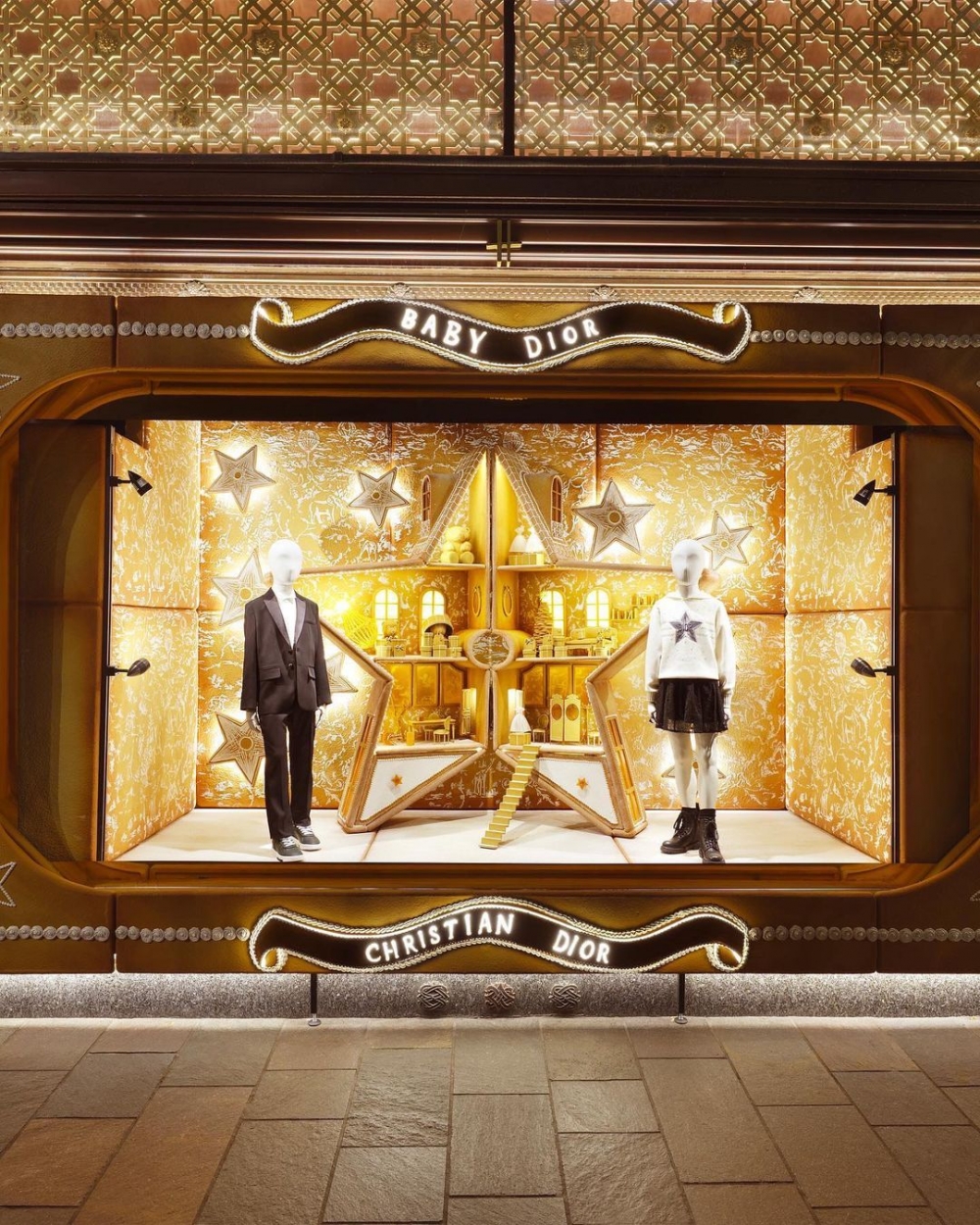 看著這些櫥窗,也能更了解品牌吧。