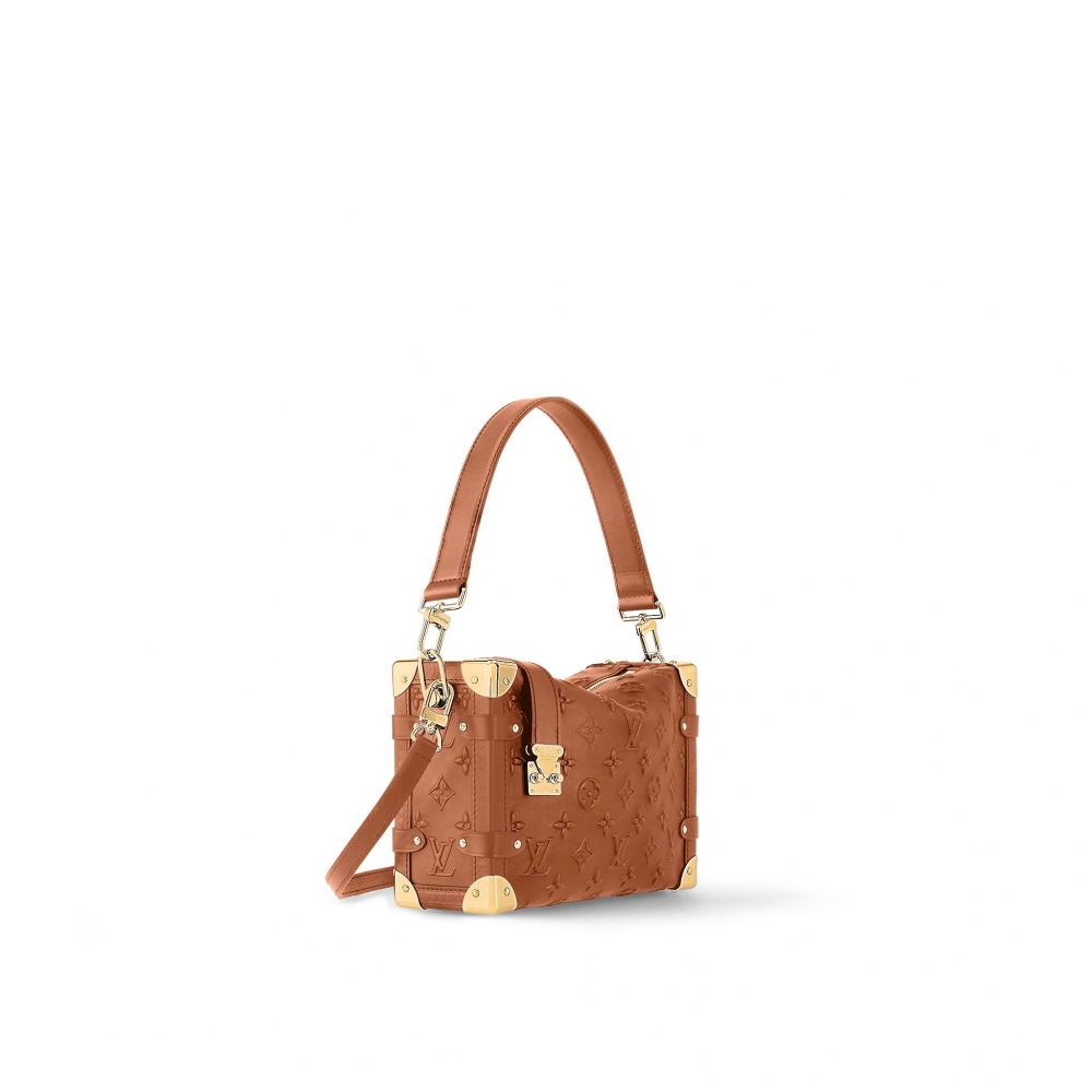 ，向Louis Vuitton行李箱製作的工藝致敬。