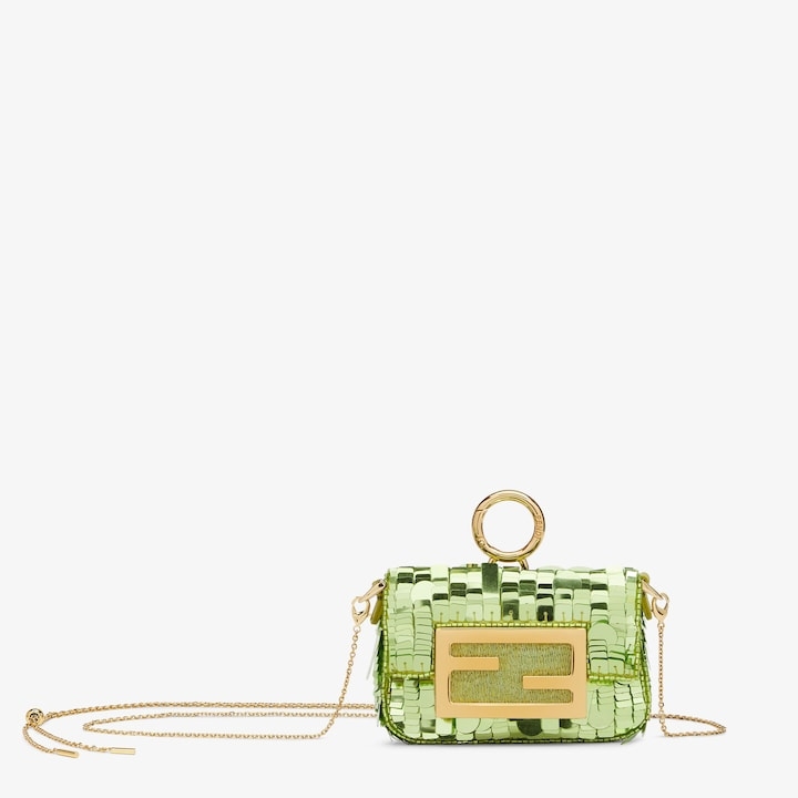 造型感十足的Nano Baguette Charm。