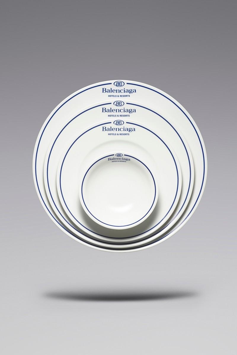 Balenciaga以酒店生活風格為靈感