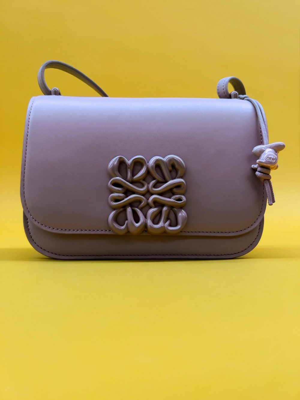 全新手袋系列的色調帶來精彩靈感。