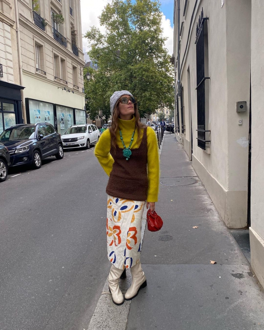 適度的搭配上一些配件，也十分迷人。