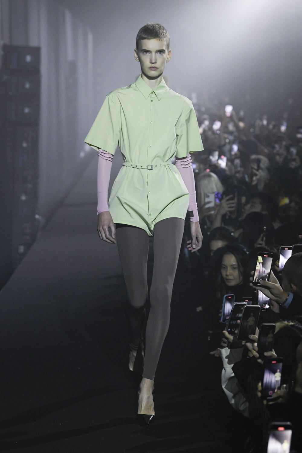 Raf Simons品牌最後一場2023 春夏時裝秀
