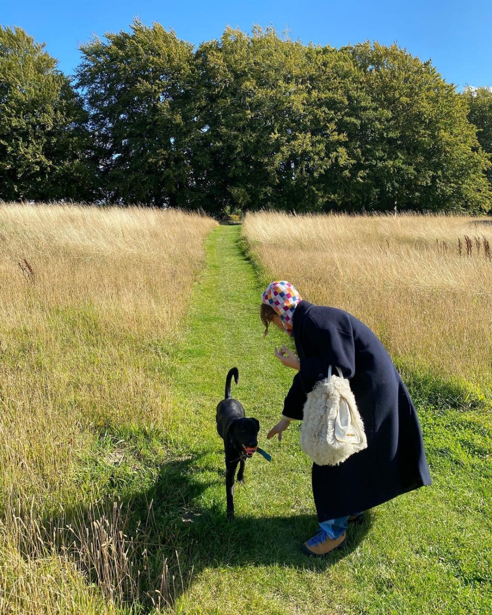 喜愛時尚的她會在社群上與大家分享自己的穿搭與生活。