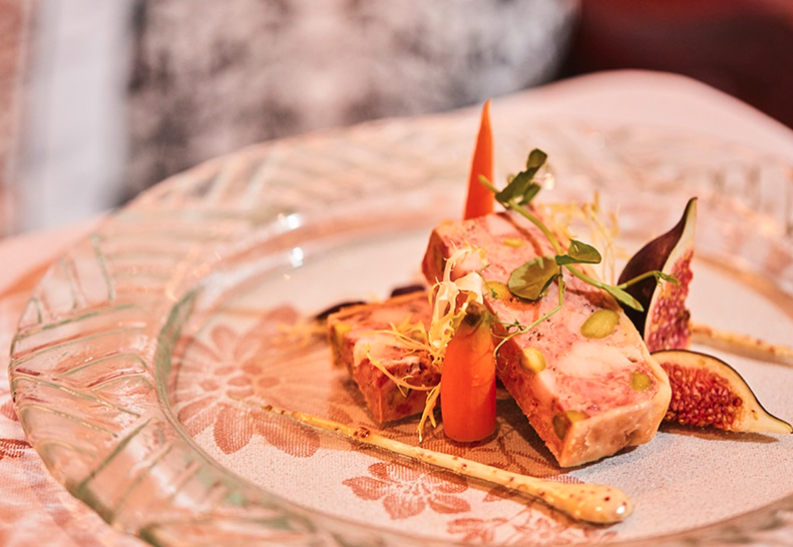 每一道菜都擺放得很有藝術感。