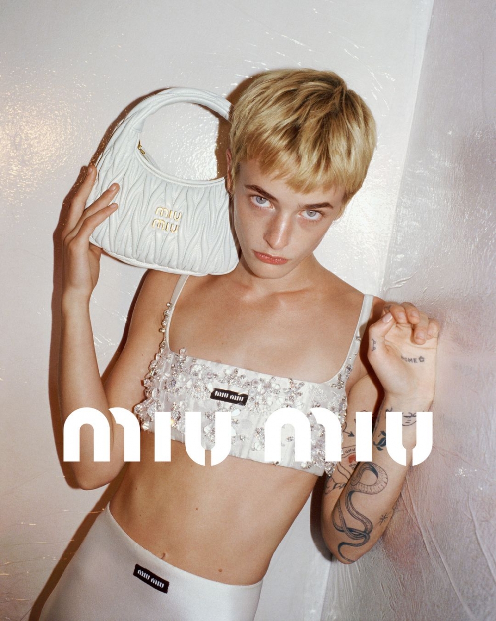 知名演員Ewan McGregor的女兒Esther McGregor演繹Miu Miu假日系列