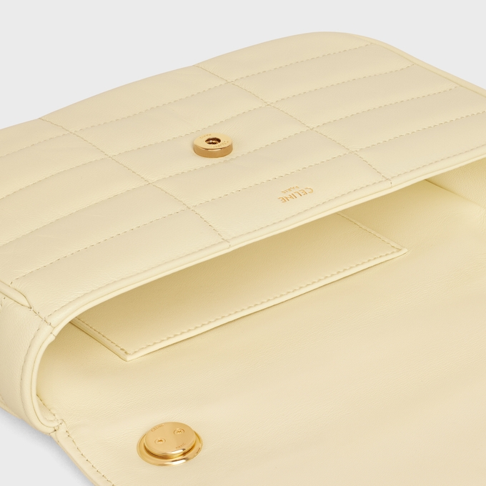 對應著天然清爽氣息