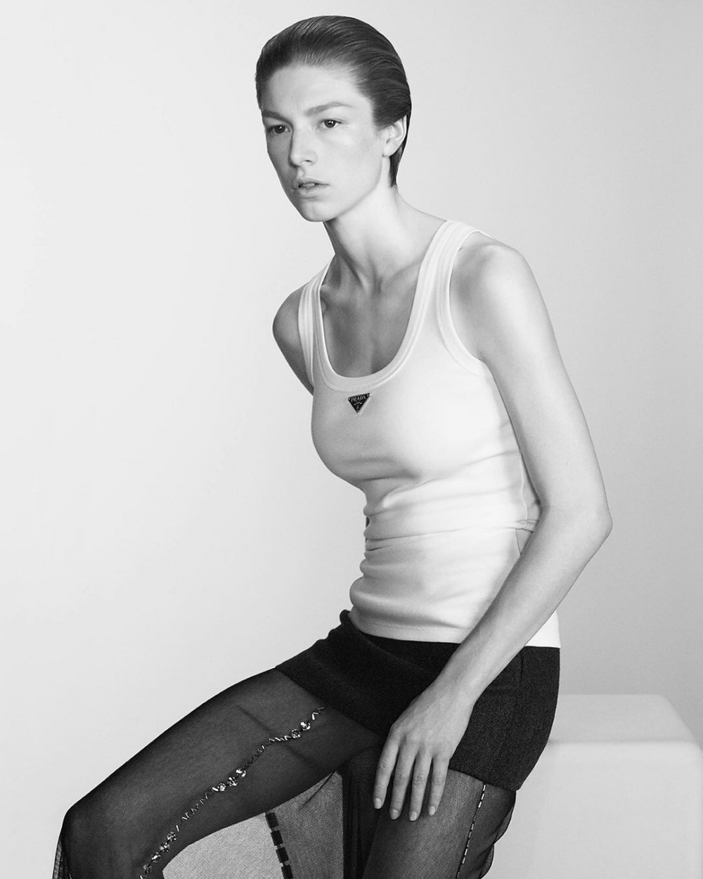 Prada熱銷單品三角標誌白背心