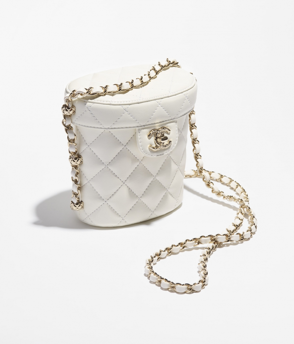 開口處裝飾有CHANEL Logo