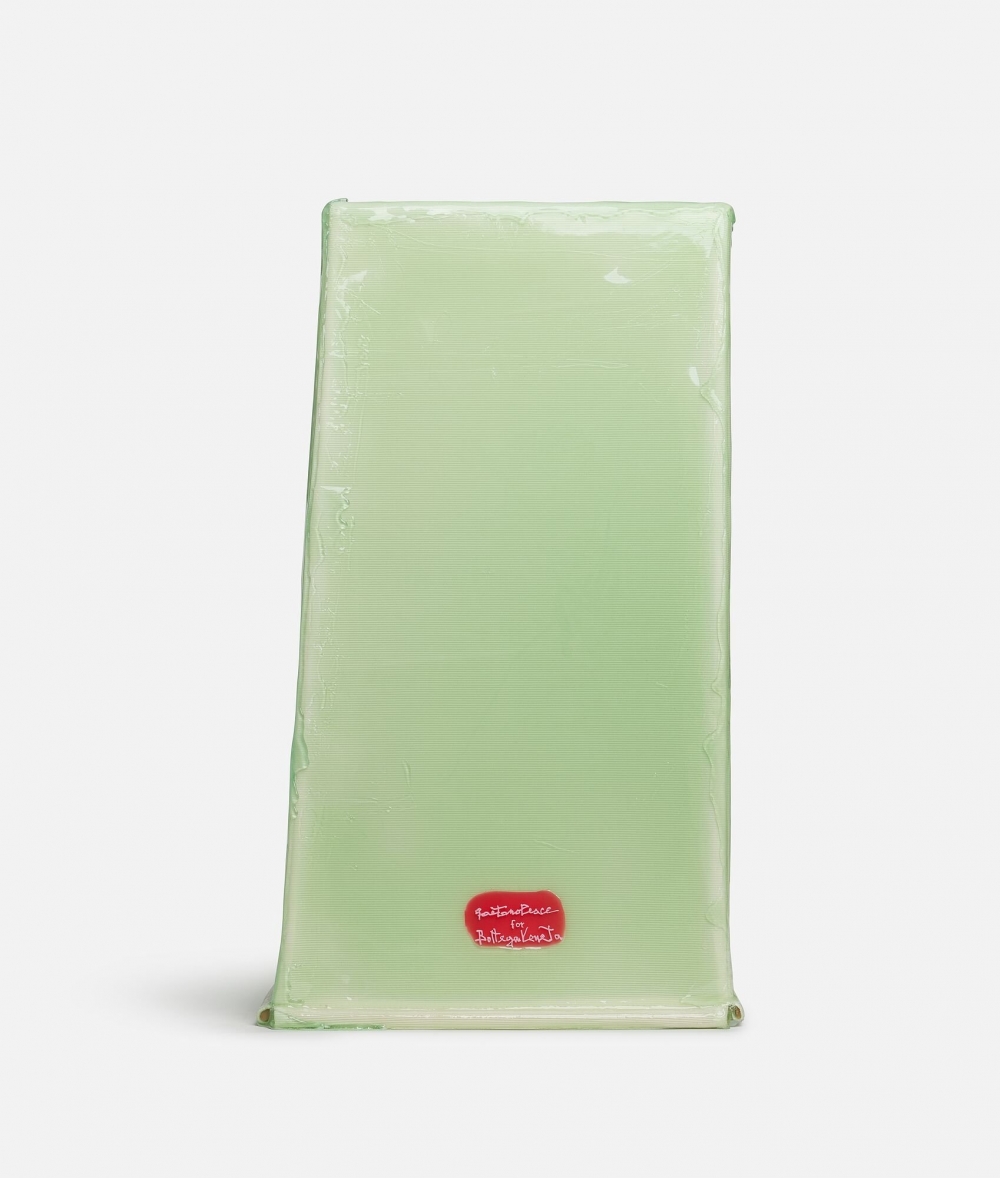 淡綠色的顏色非常高級。