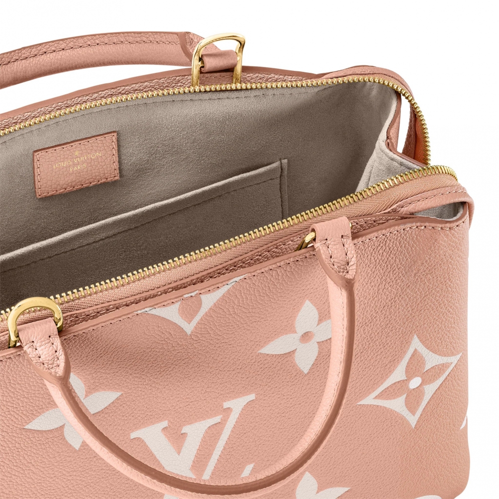 Monogram Empreinte壓花皮革打造而成。