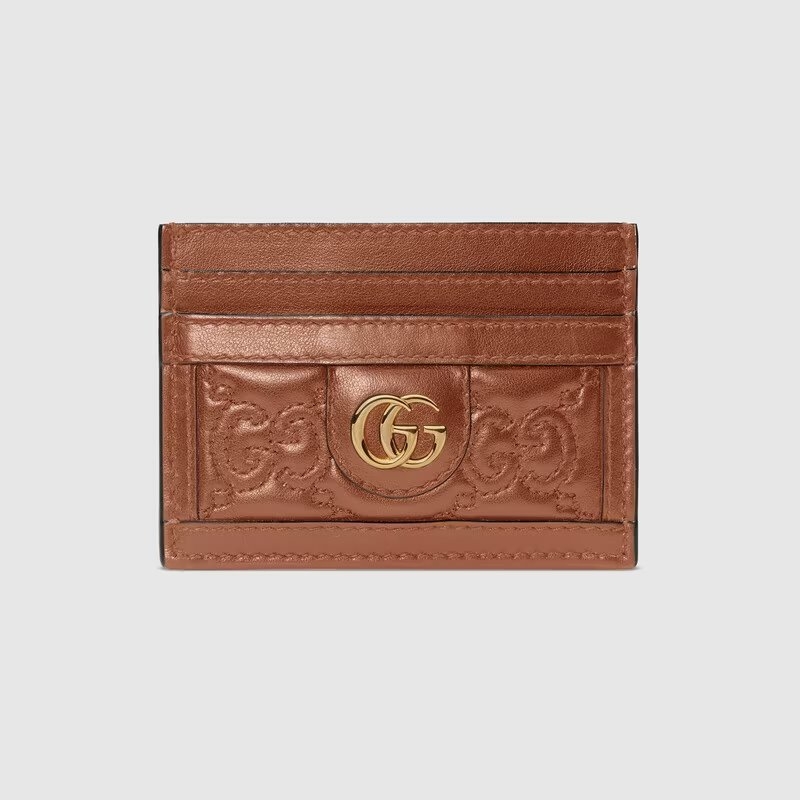 這款Gucci GG Matelassé Card Case則是延續品牌的復古感。