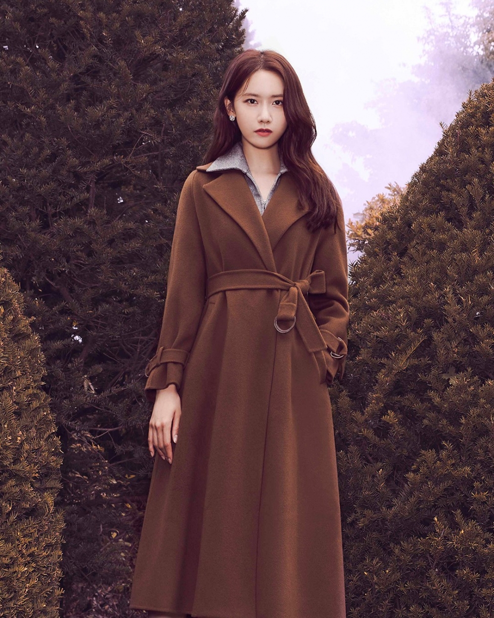 這種修腰身的大衣可單件穿。