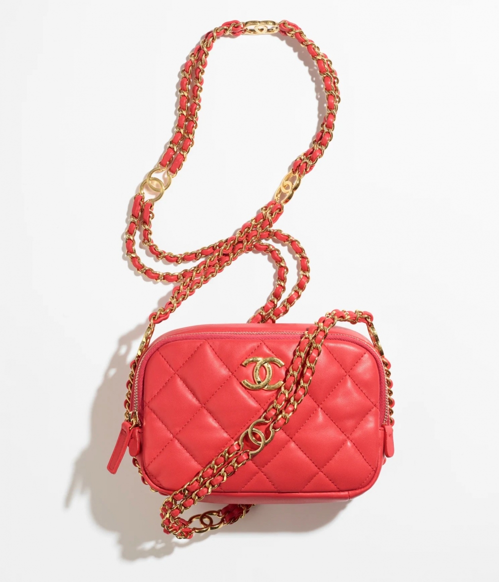 選用紅色皮革的Mini Camera Case。