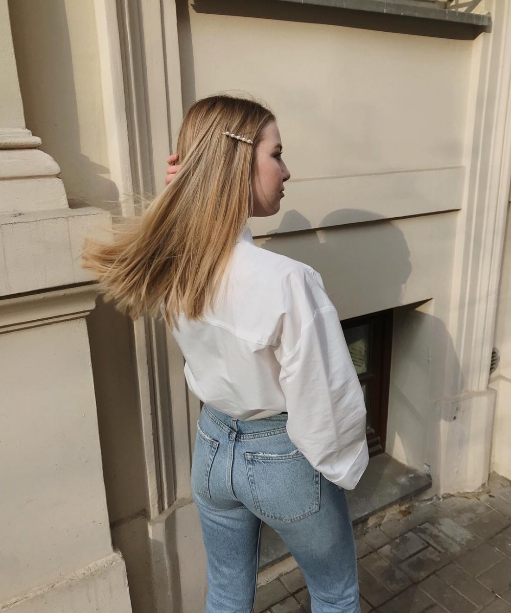 能整理散落在臉旁的凌亂髮絲