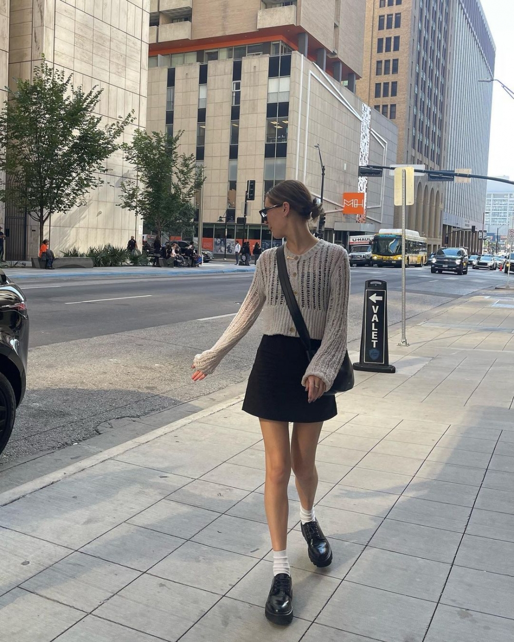 換上裙裝的穿搭造型。