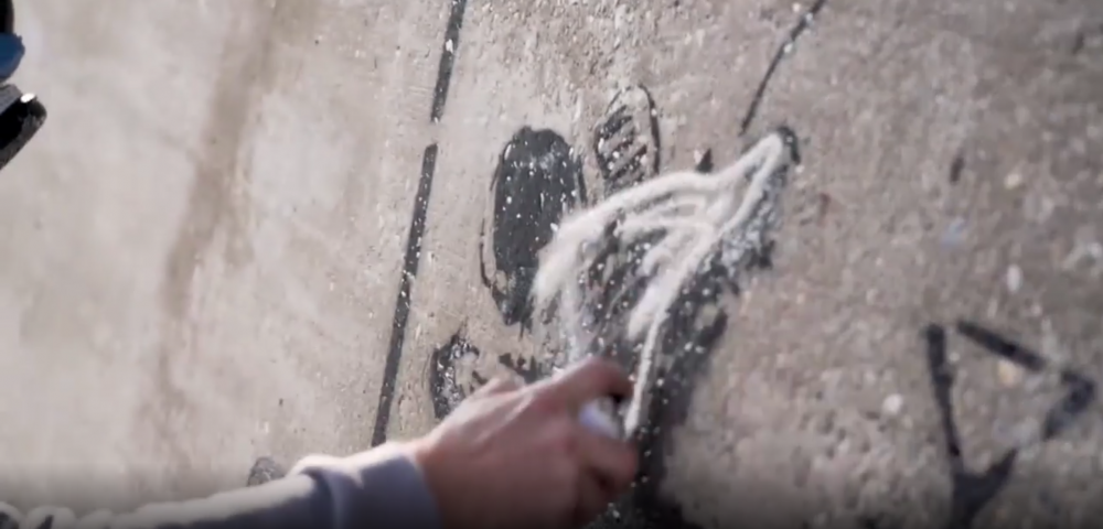 比起藝術家,作品或許更重要?