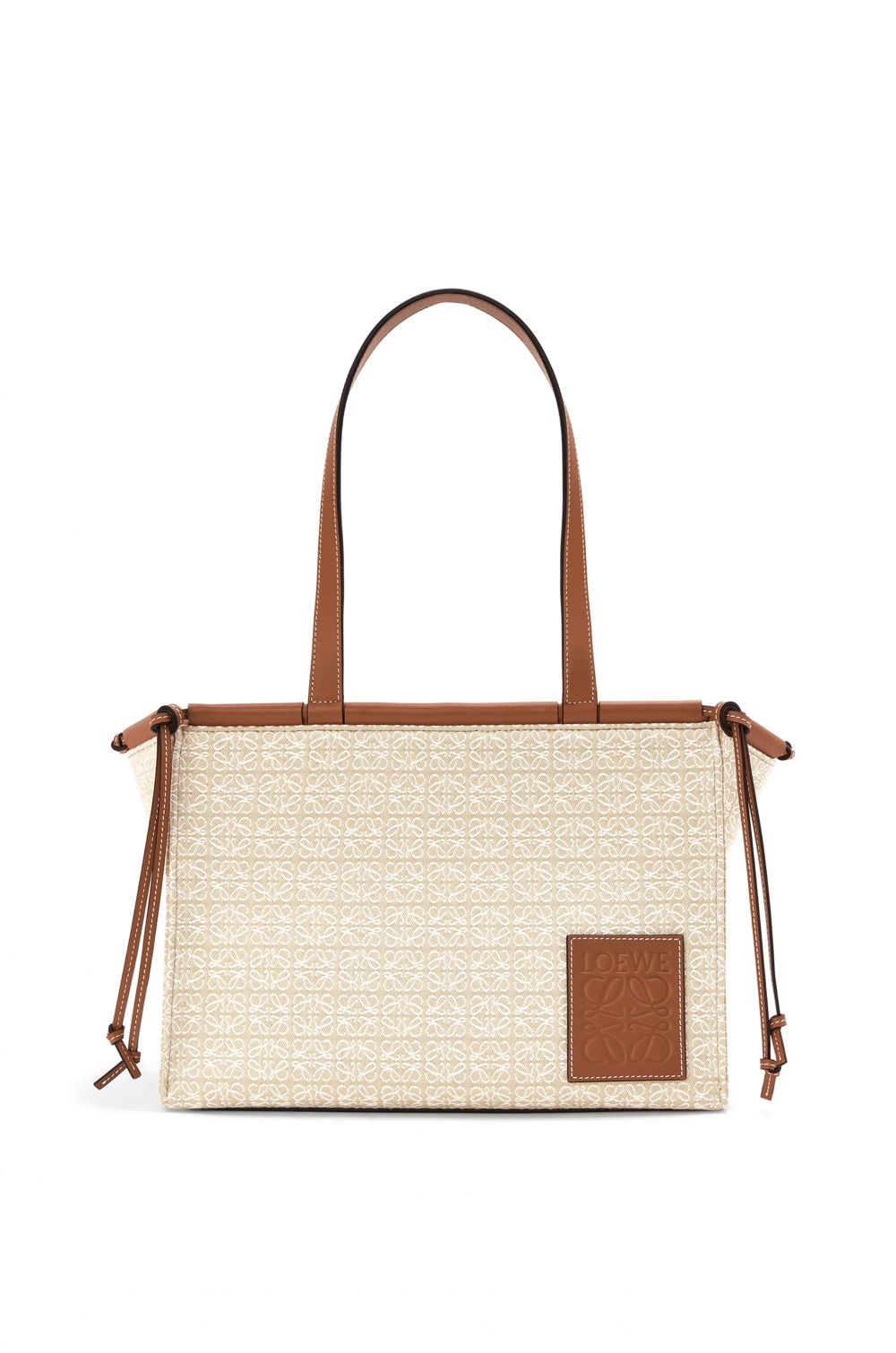 上班時,帶上一款Tote手袋是你絕佳的選擇。