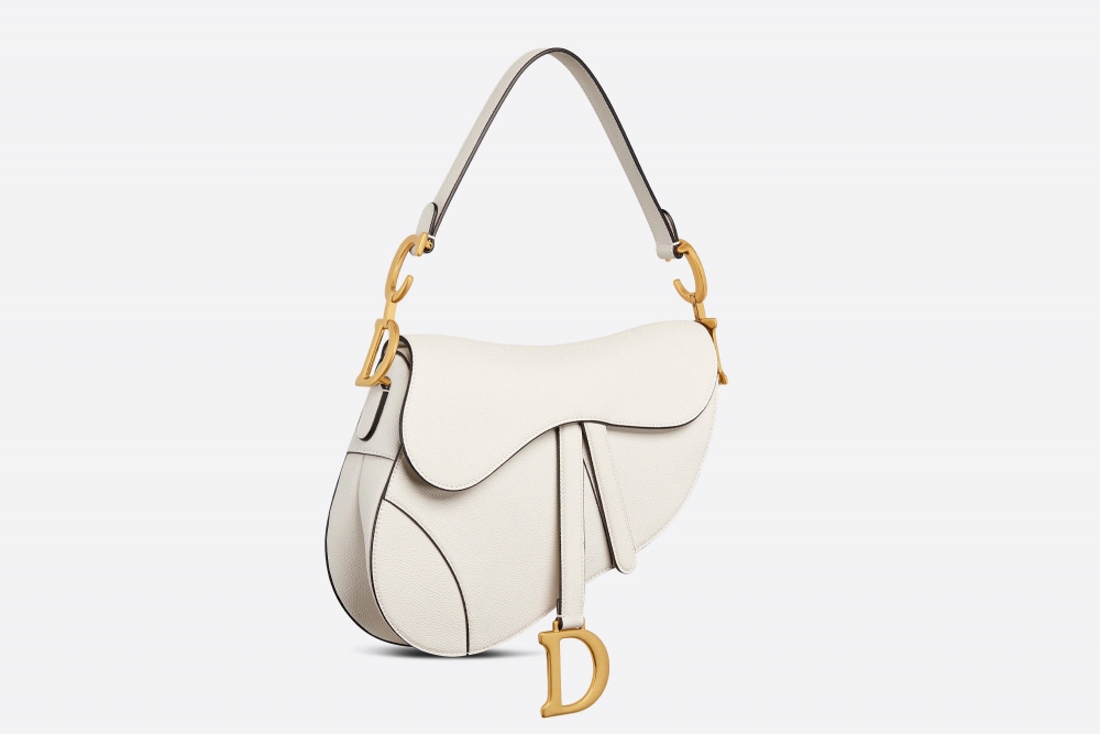 Saddle翻蓋及D形馬蹬磁扣。