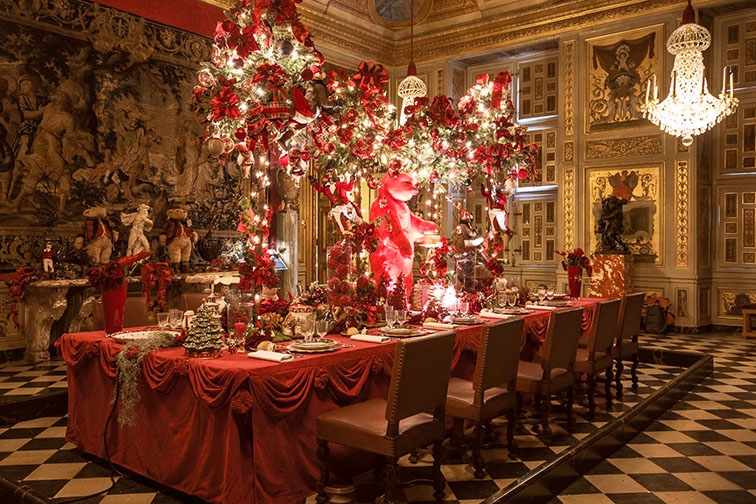 這張「莫里哀的餐桌」的裝飾很美!