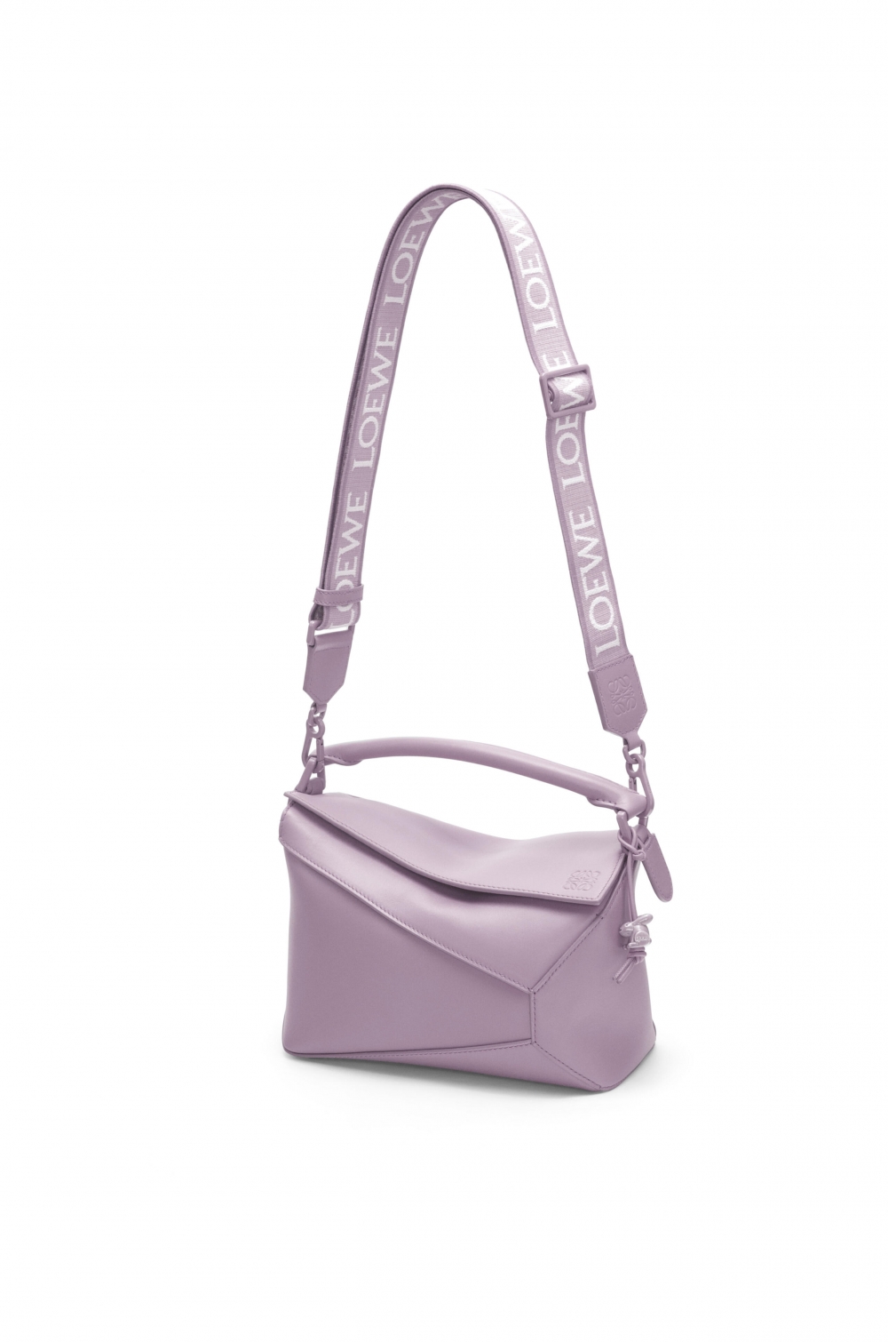 精準切割技術打造獨特的幾何線條。