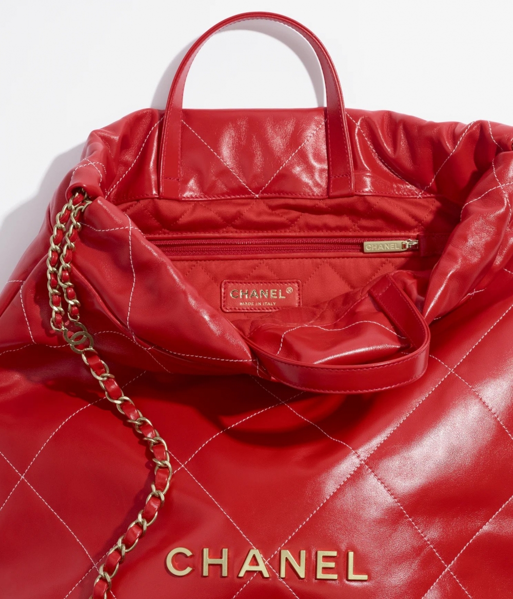 高級光澤小牛皮製作而成。