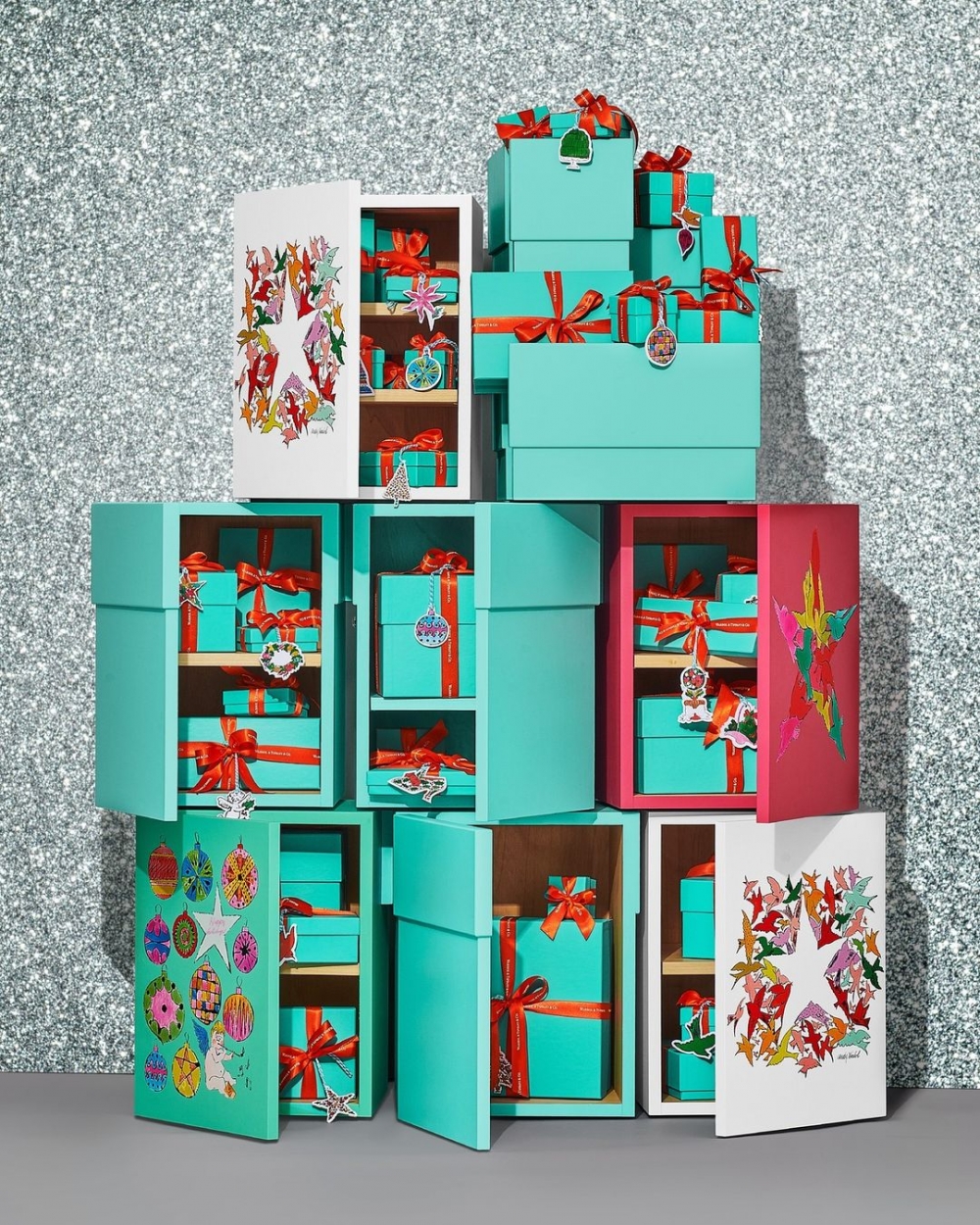 珠寶品牌Tiffany & Co.這回聖誕節特別與世界級藝術家Andy Warhol(安迪沃霍爾)合作