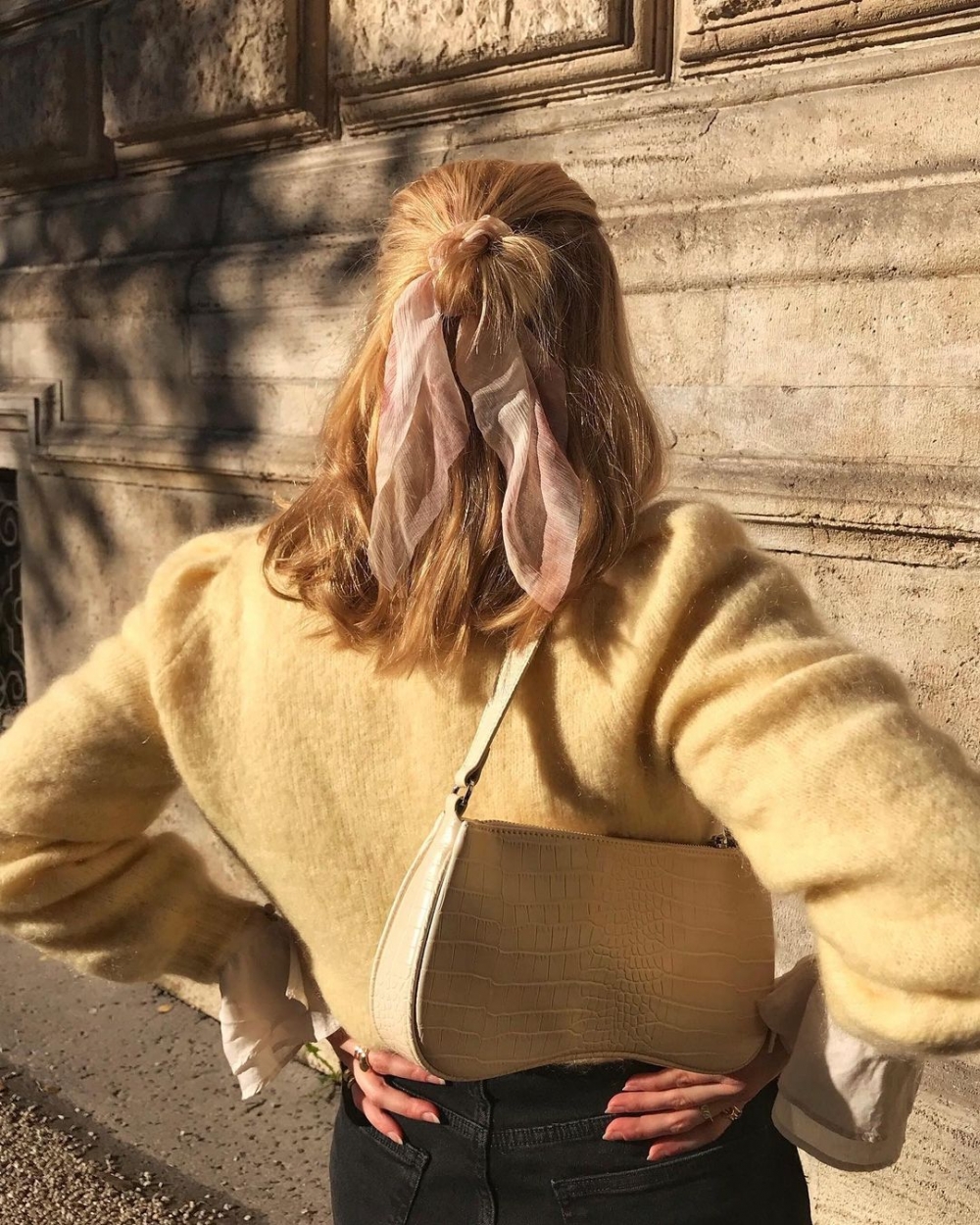 素面款式讓整體造型增加浪漫又充滿女人味