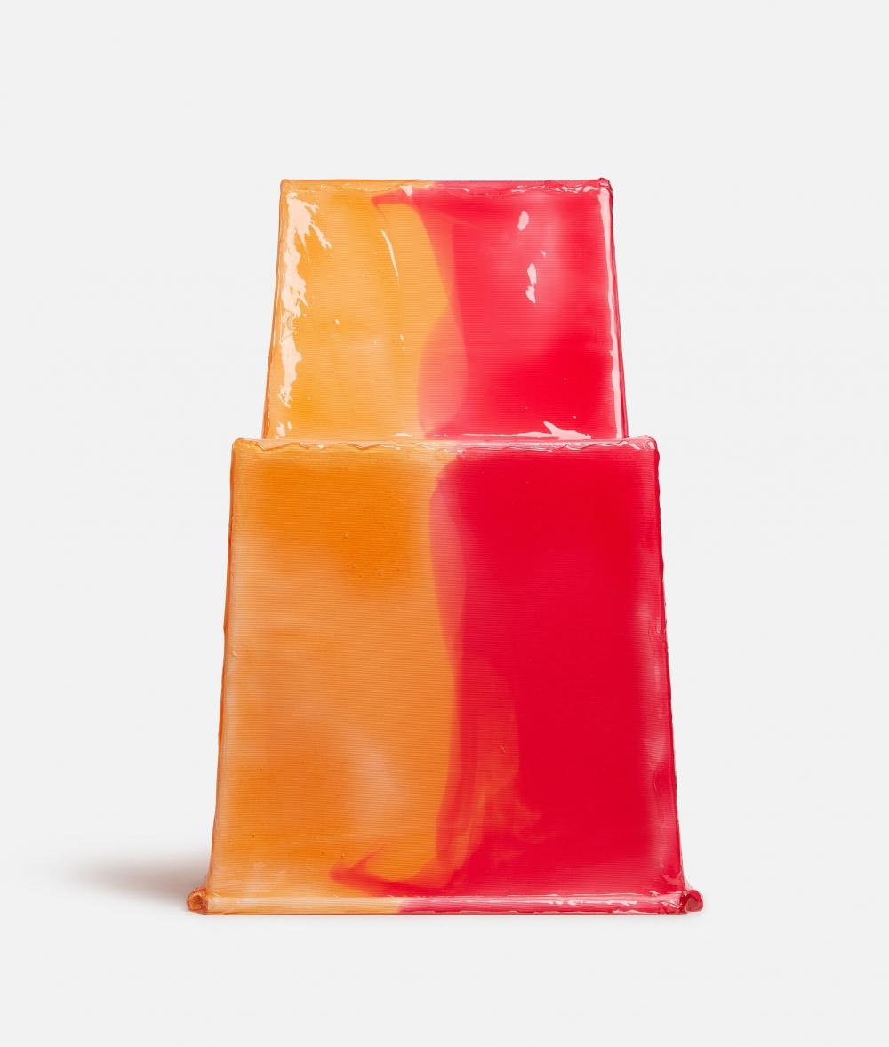 結合了溫暖的橘色與紅色的它。