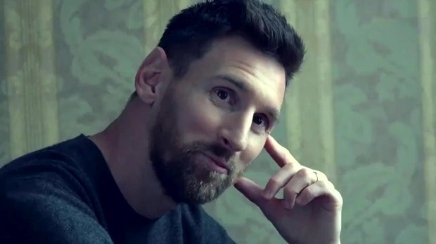 我們也在幕後花絮看見Lionel Messi拍攝時的身影。