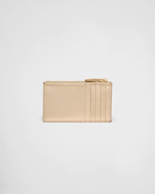 背面藏有多個卡夾層,供你選擇。