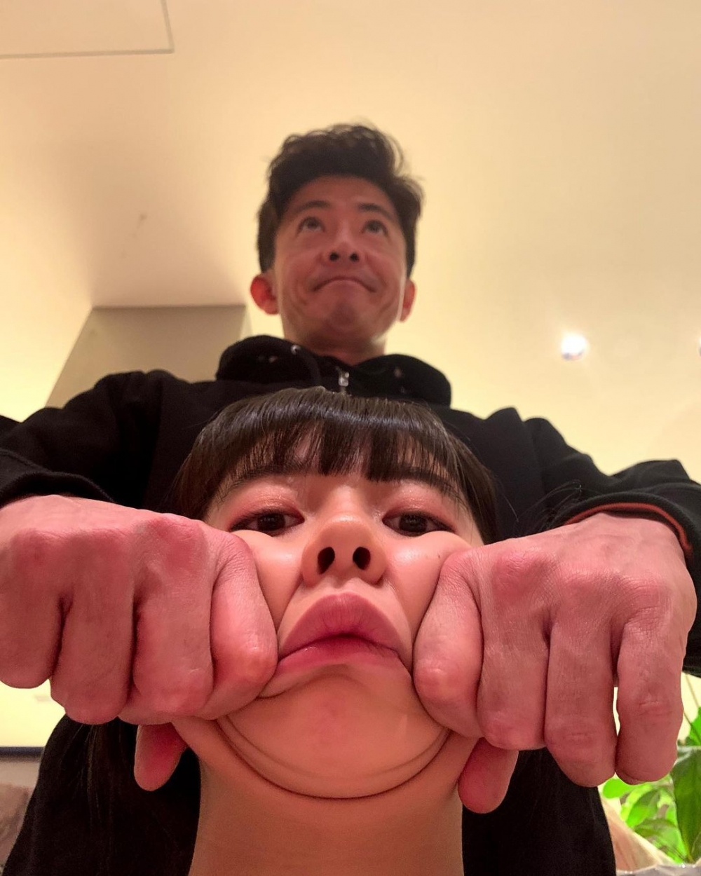 父女間這樣開開玩笑也不錯呢。