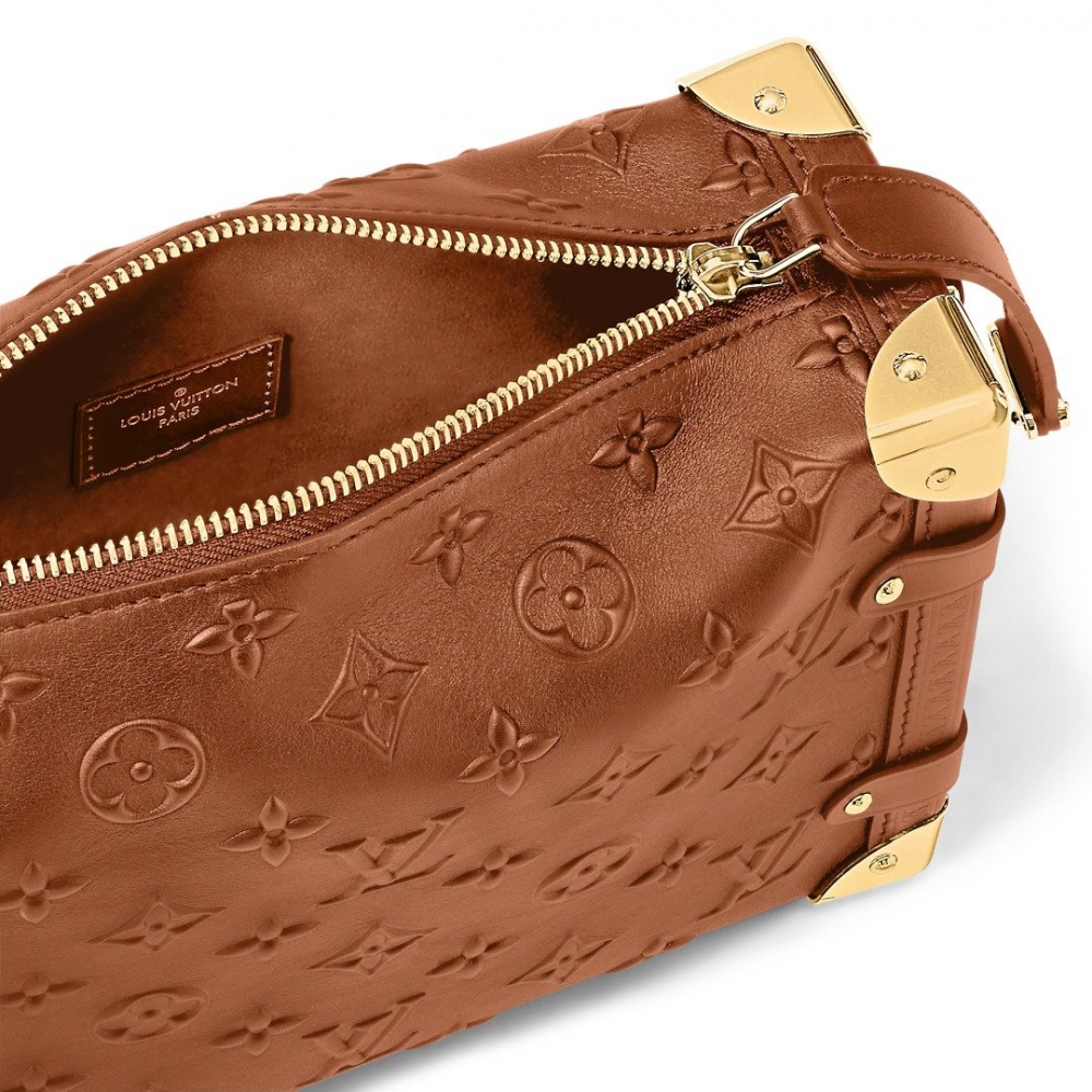 側面則配有S-lock鎖扣。