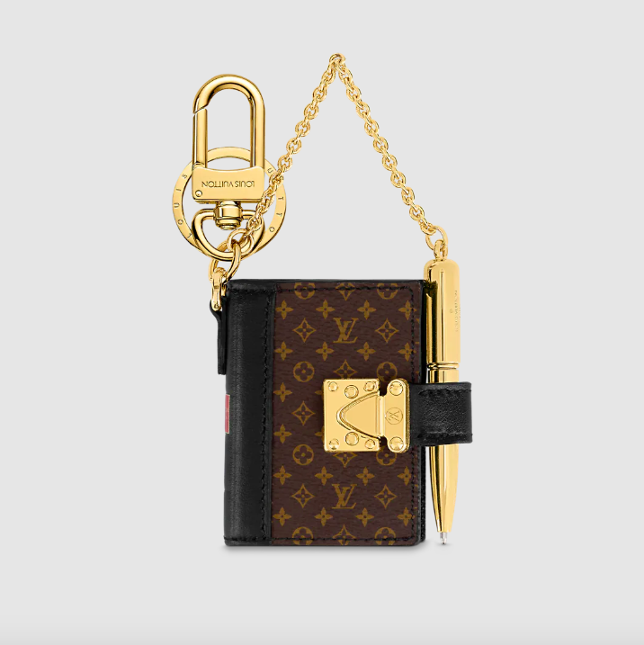 在新品區也還看見了可愛的LV Book Key Ring。