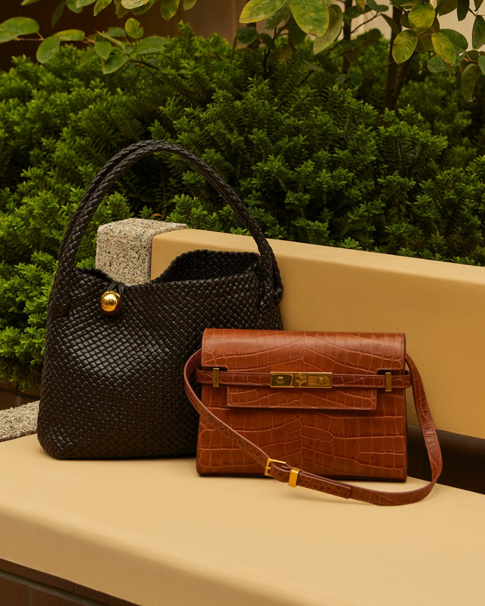 NET-A-PORTER也祭出新折扣活動。