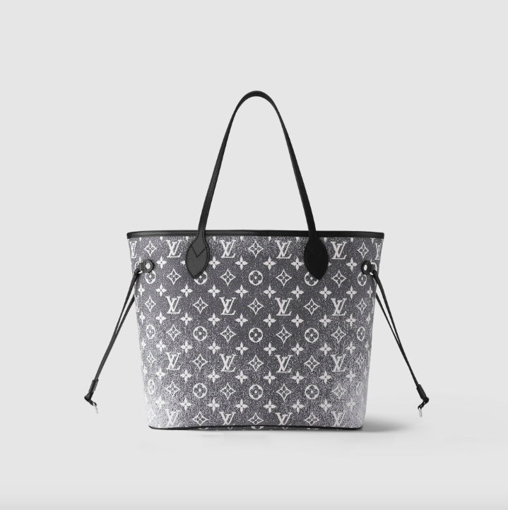 換上黑色丹寧布料的Louis Vuitton Neverfull MM。