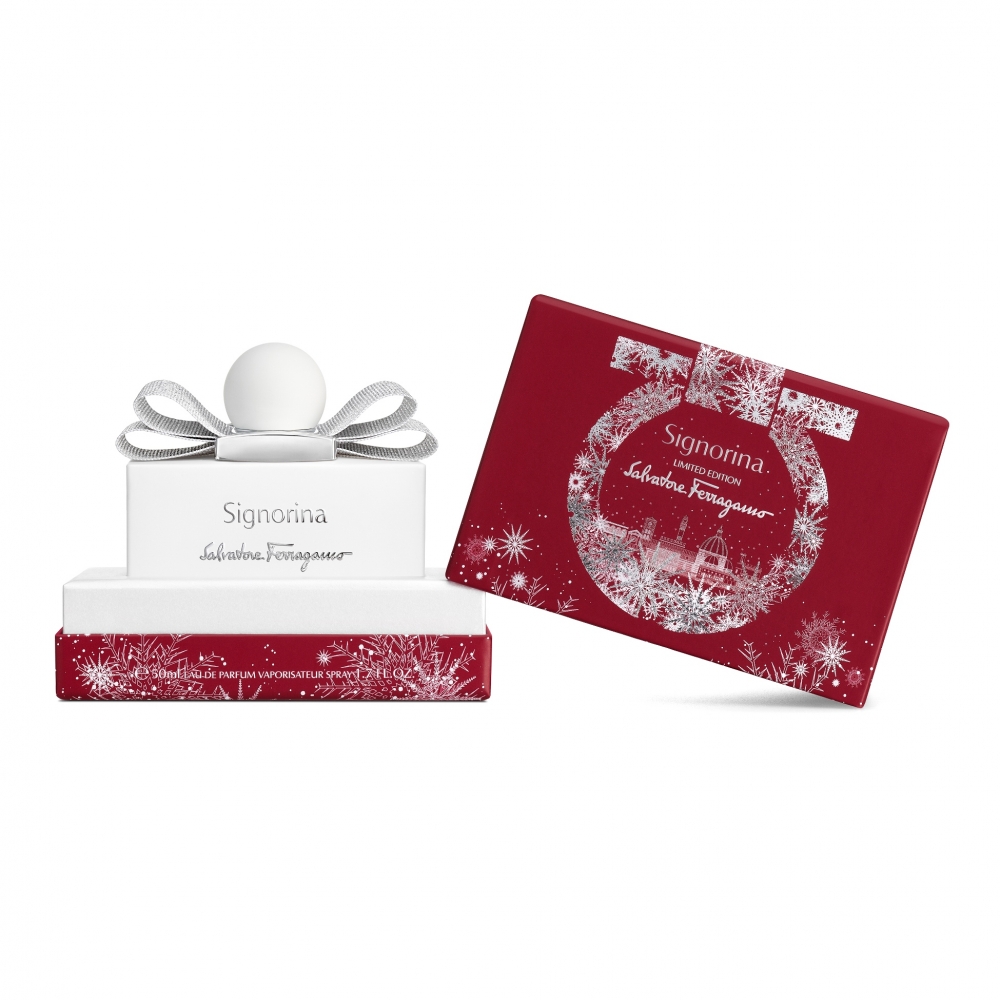 Ferragamo的銀白配色，簡約、高貴又典雅。