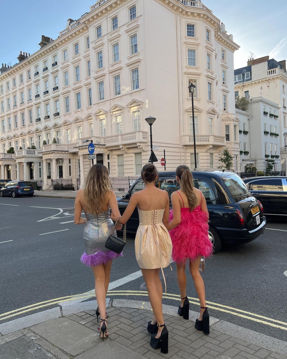 又到了年底的派對季節，讓我們可以好好打扮。