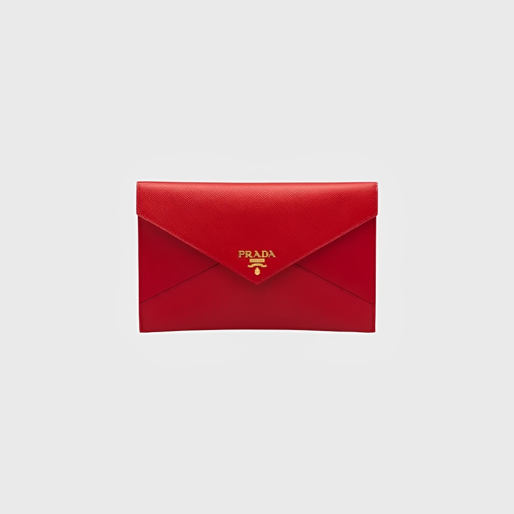 有著信封造型的Saffiano Leather and Leather Pouch Wallet。