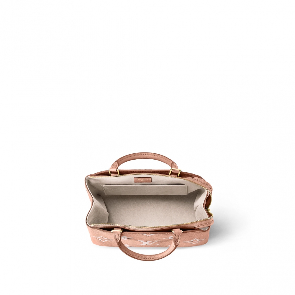 內部擁有足夠的容量空間。