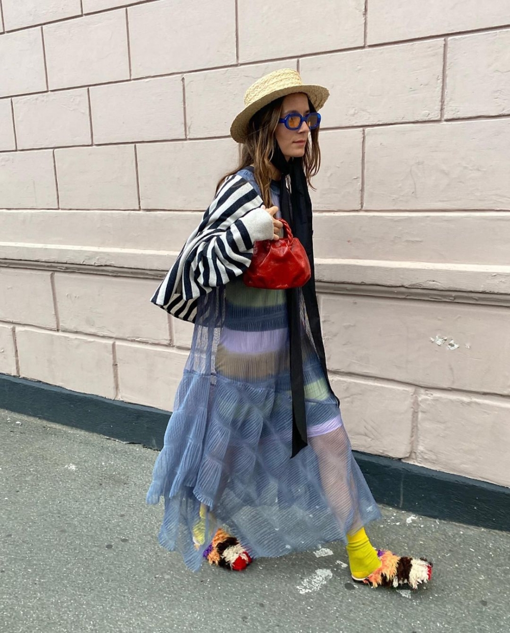 大膽玩穿搭，將色彩注入在其中。