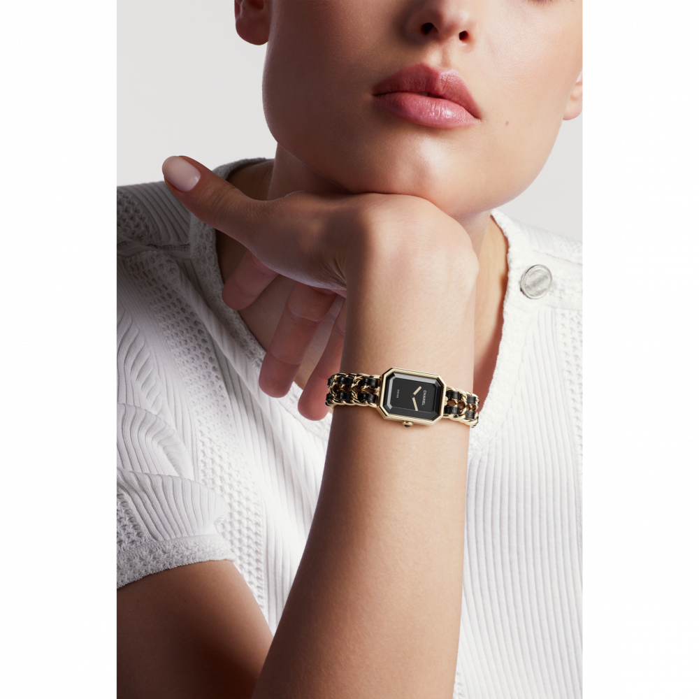 源自巴黎芳登廣場的八角形輪廓以及N°5香水瓶蓋