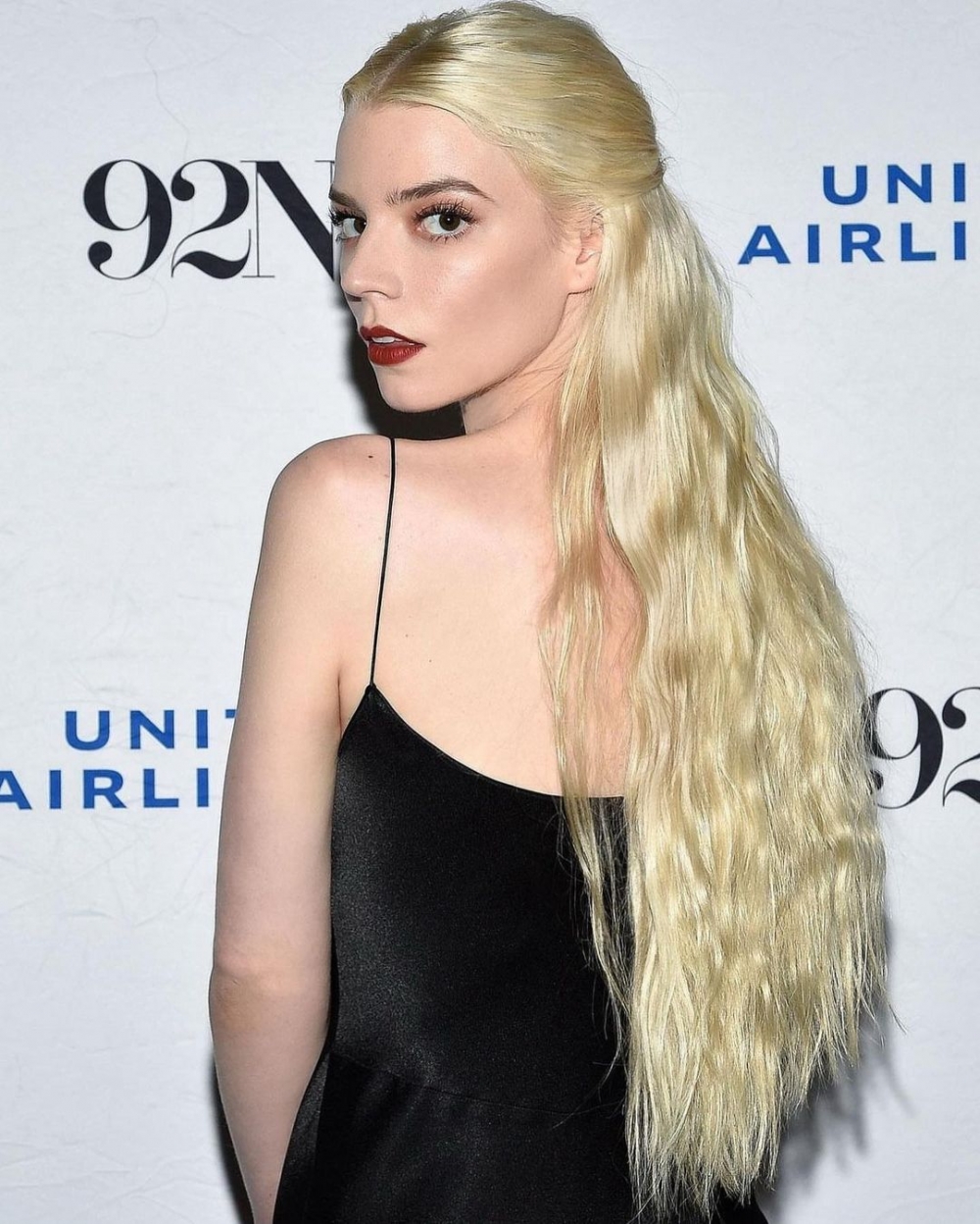 近日為了新戲頻頻登場的Anya Taylor-Joy。