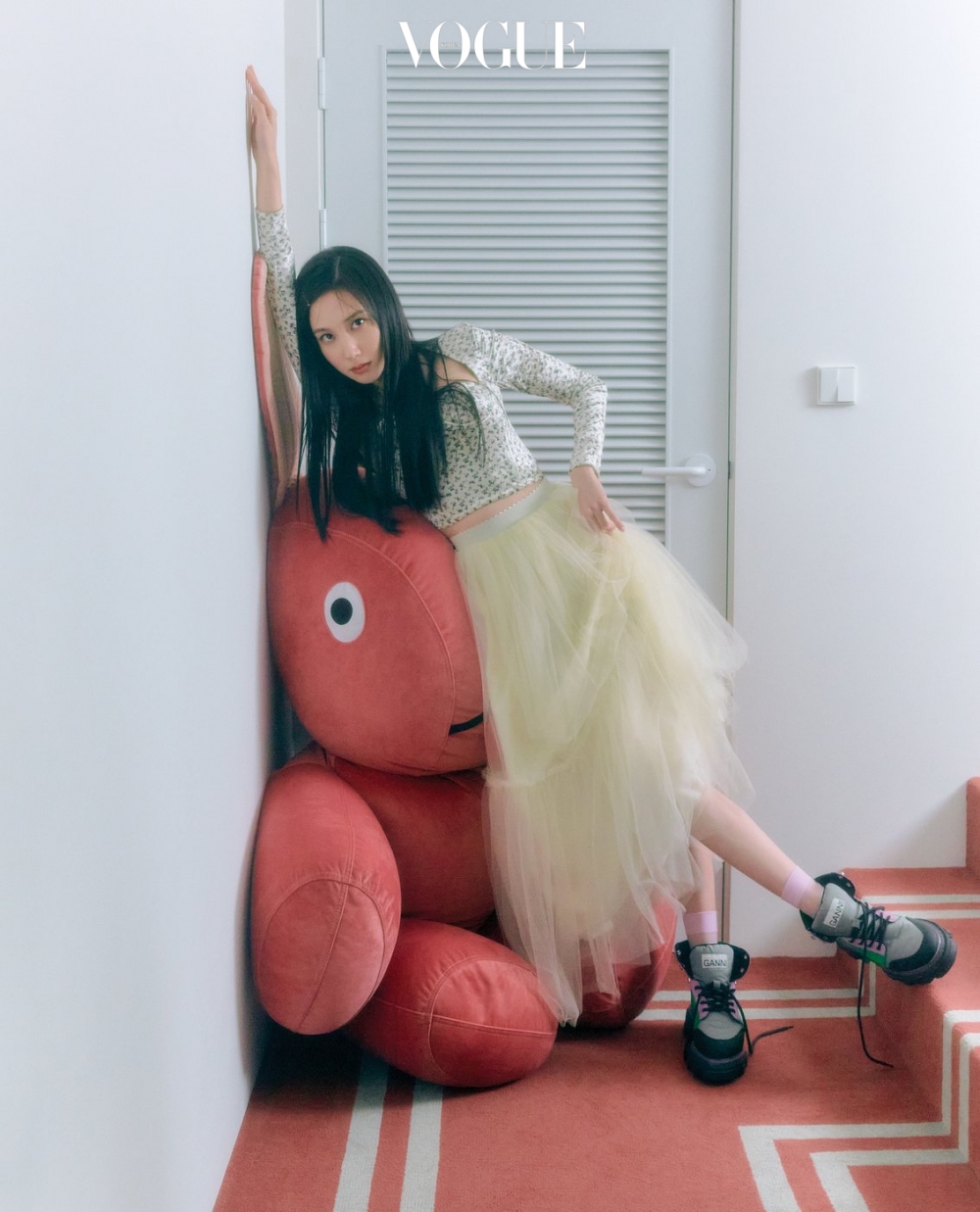 不經意流露甜美、俏皮兼具的魅力