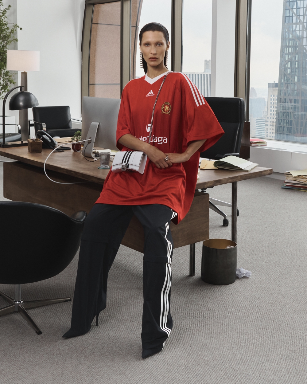 Balenciaga / Adidas系列登場：韓韶禧、Bella Hadid時髦演繹
