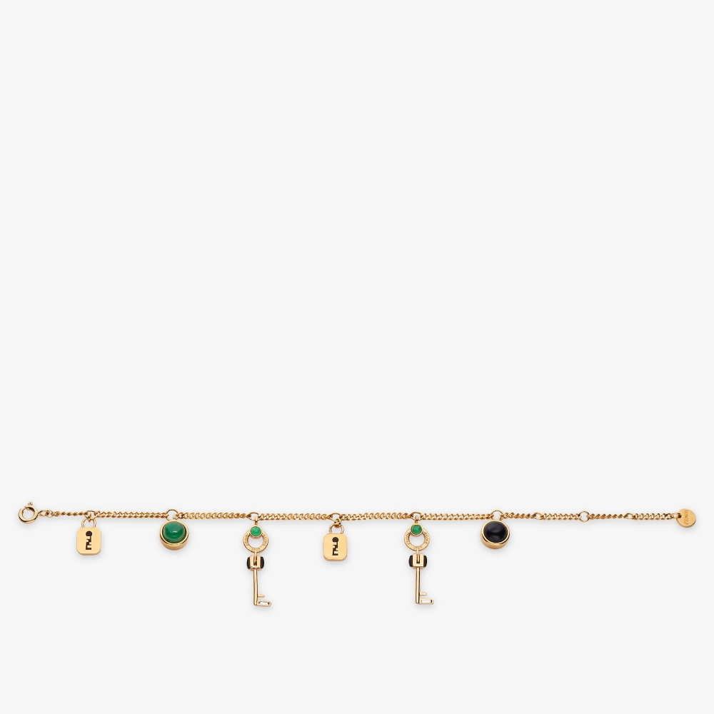 鑰匙造型墜飾及FF標誌鎖掛。