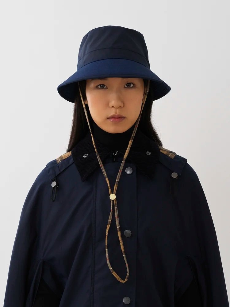 在戶外時搭配也非常有型。